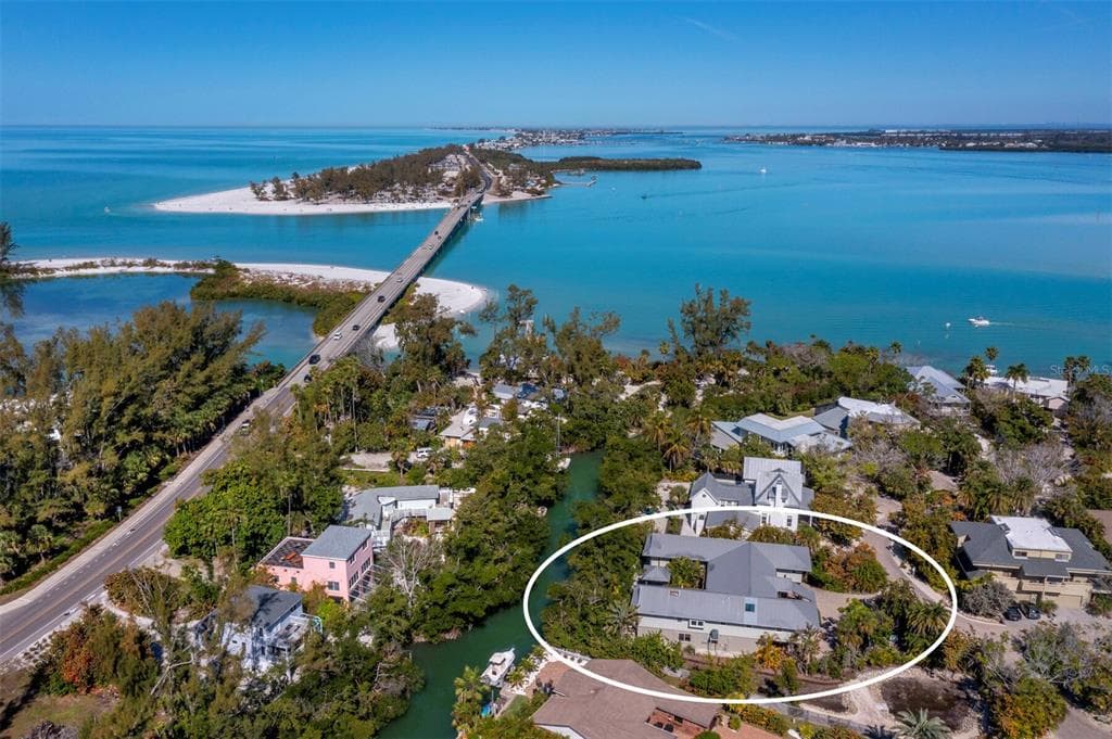 677 LANDS END DRIVE photo 2