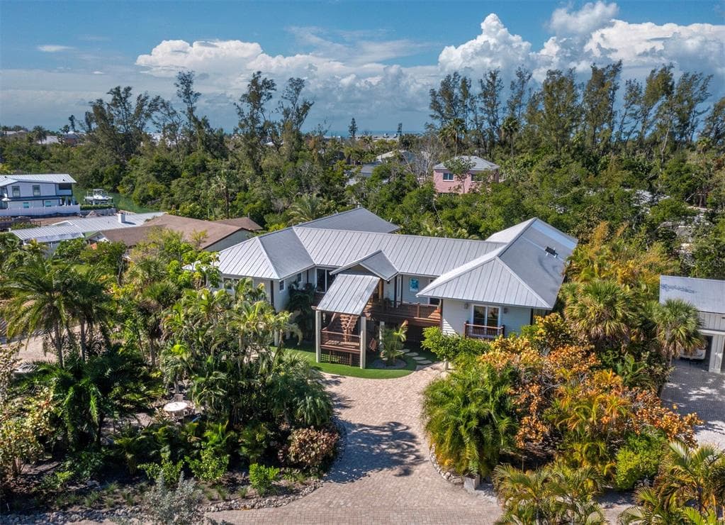 677 LANDS END DRIVE photo 4