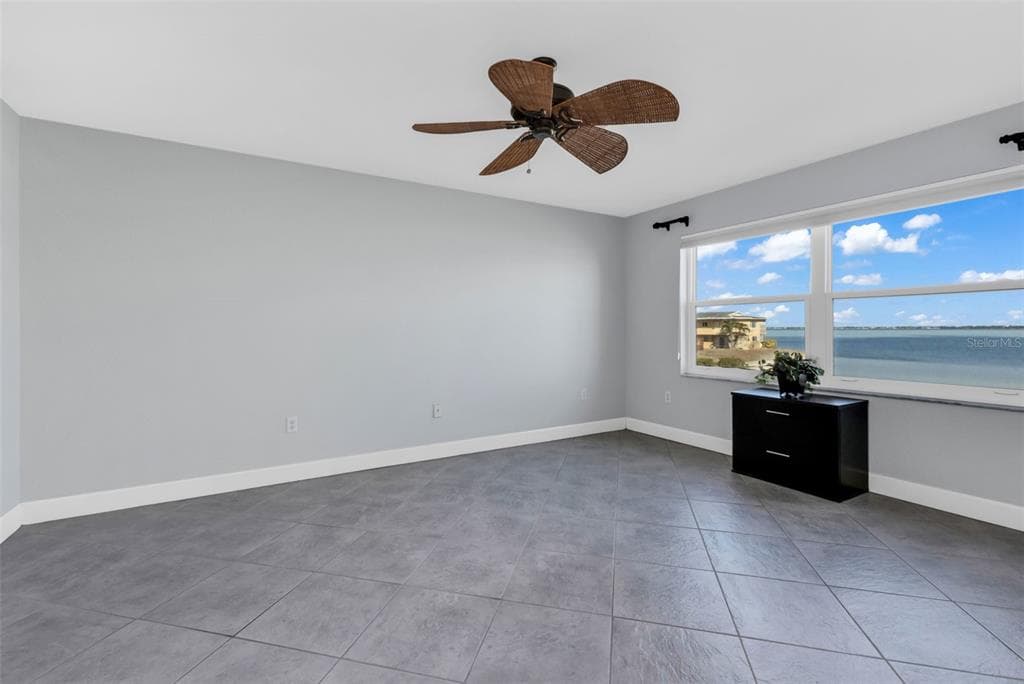 1650 W MARION AVENUE 123 photo 4