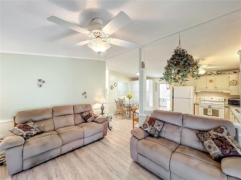 698 CINDI AVENUE photo 7