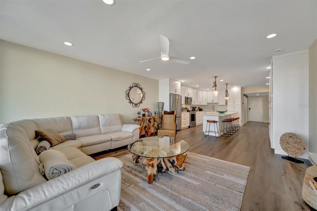 5396 GULF BOULEVARD 407 photo 23