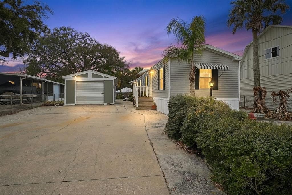 153 GARY AVENUE photo 2