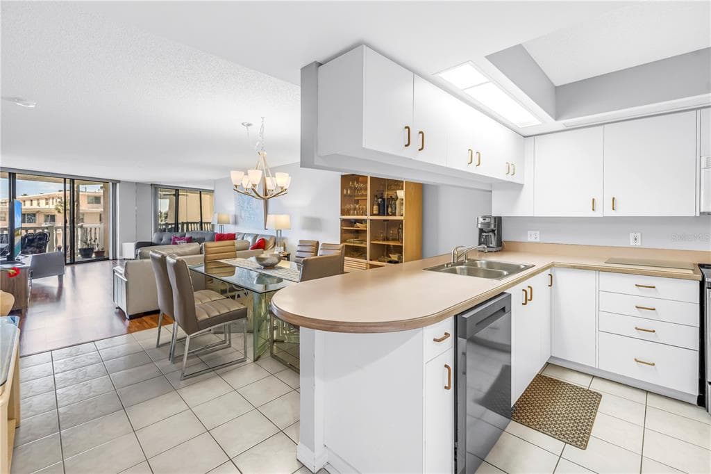 6650 SUNSET WAY 105 photo 5