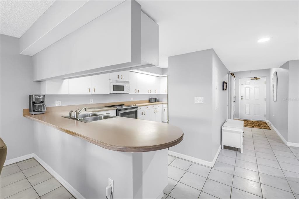 6650 SUNSET WAY 105 photo 9