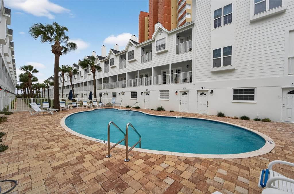 17960 GULF BOULEVARD 119 photo 6