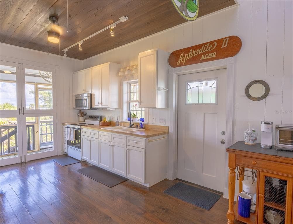 8796 GRAND AVENUE photo 12