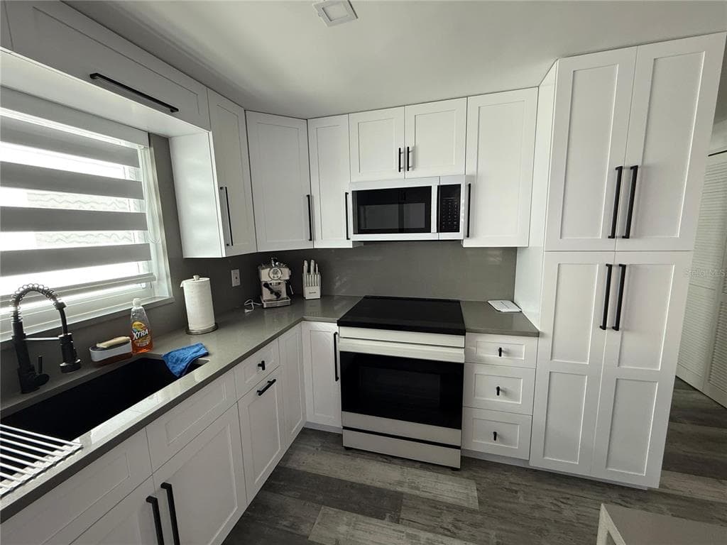 5925 BEVERLY DRIVE photo 2