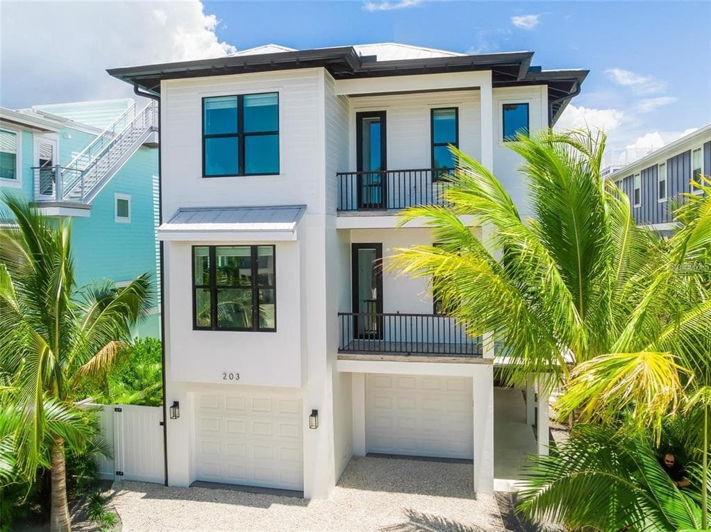 203 BAY DRIVE N photo 3