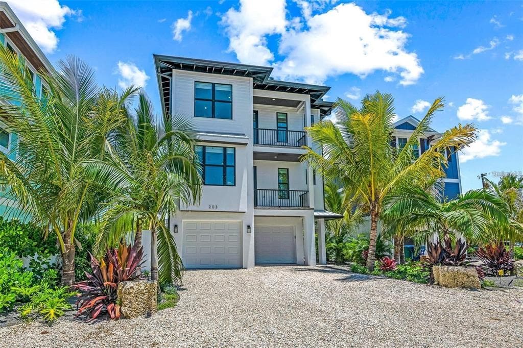 203 BAY DRIVE N photo 1