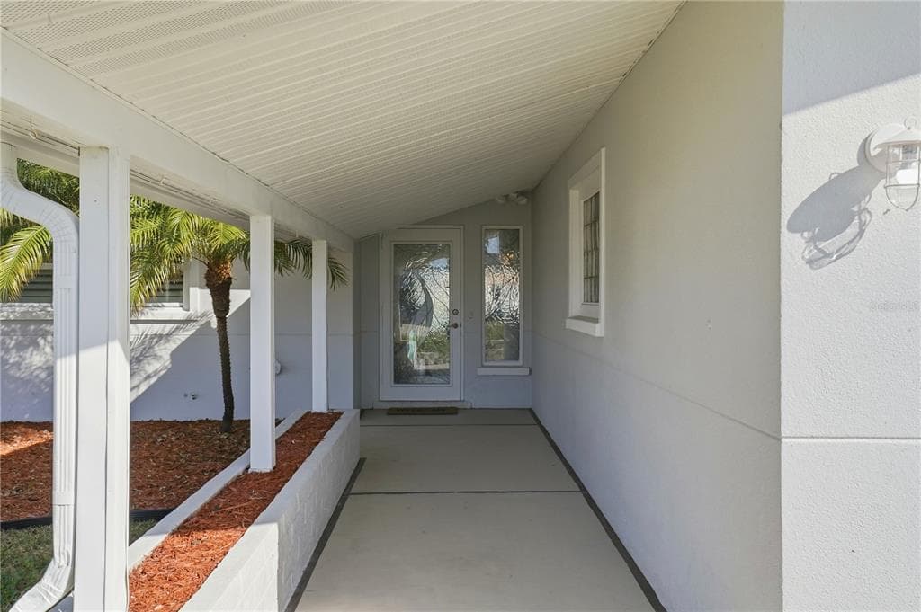 541 LILLIAN DRIVE photo 3