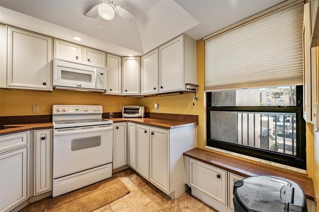2618 COVE CAY DRIVE 204 photo 4