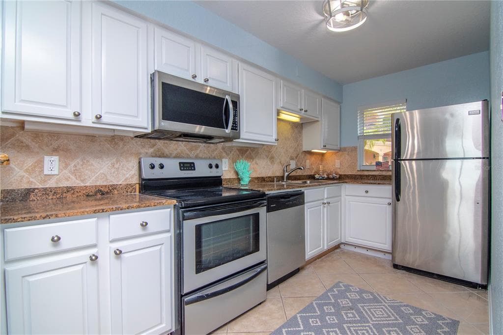 2675 ST JOSEPHS DRIVE E B photo 13
