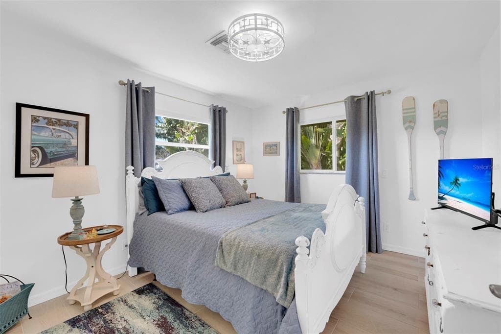 14526 RIVERSIDE DRIVE photo 17