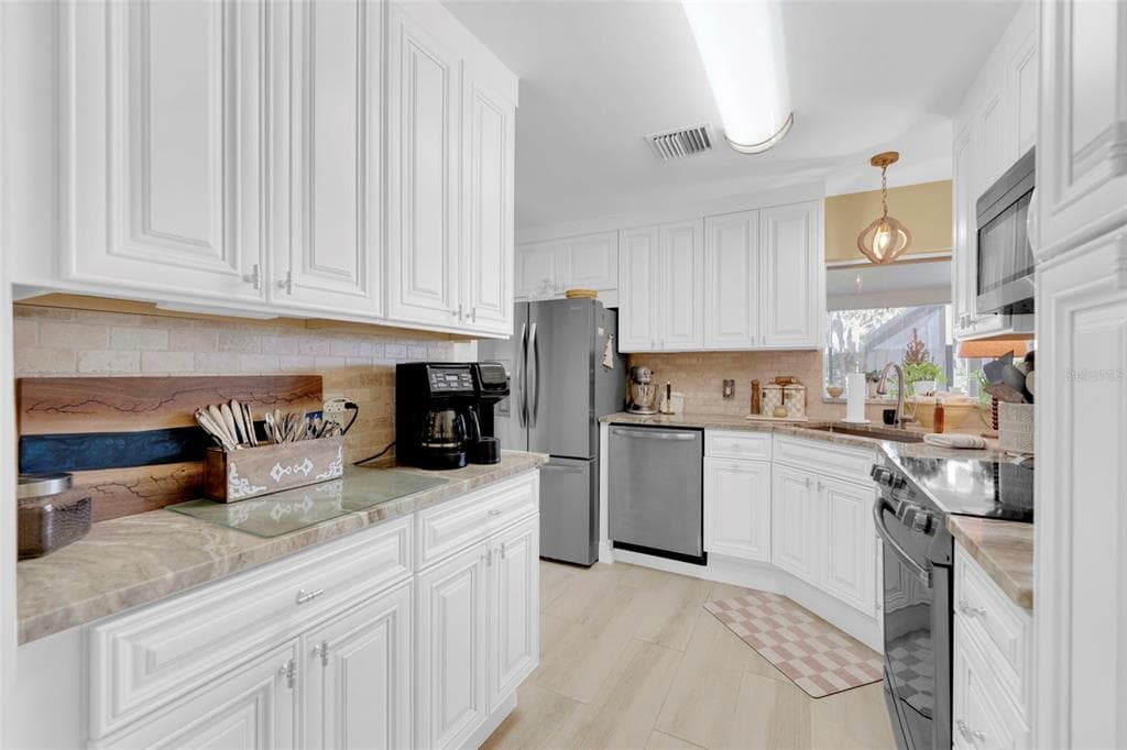 14526 RIVERSIDE DRIVE photo 24