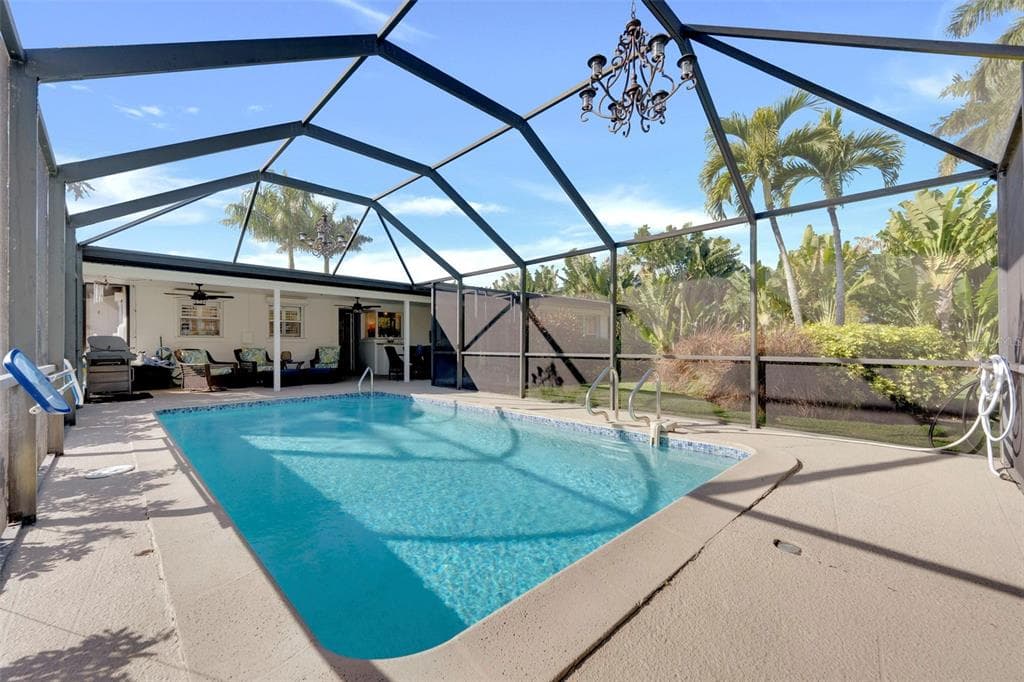 14526 RIVERSIDE DRIVE photo 4