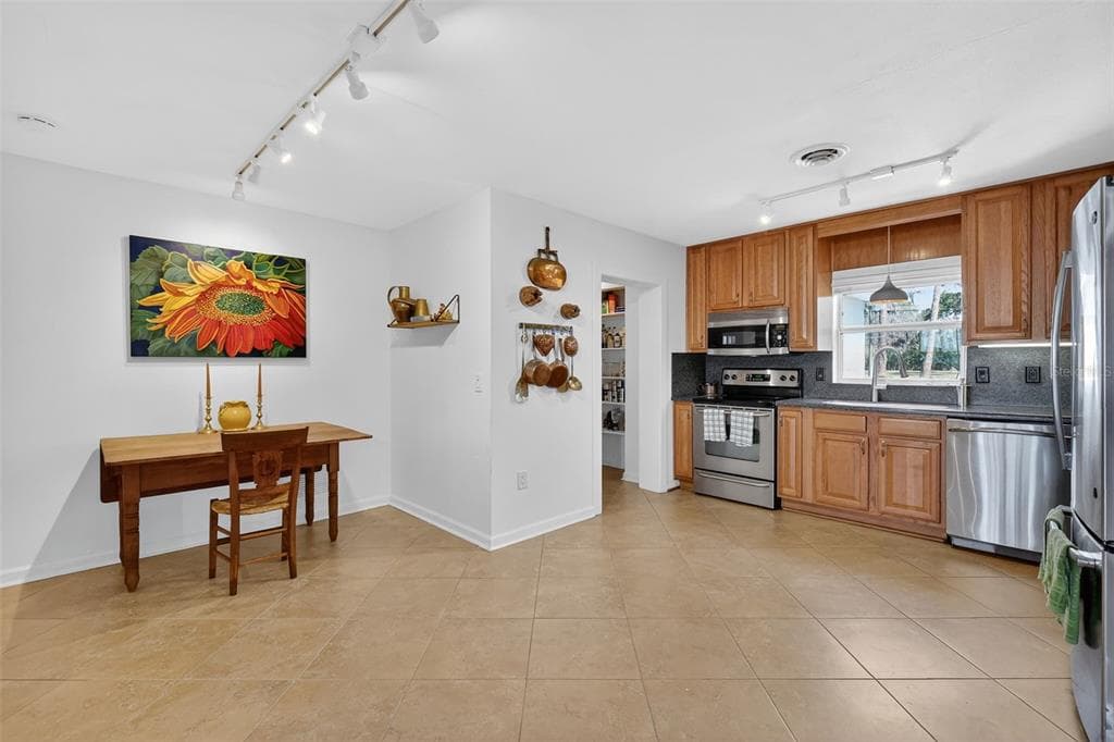 33225 LAKESHORE DRIVE photo 15