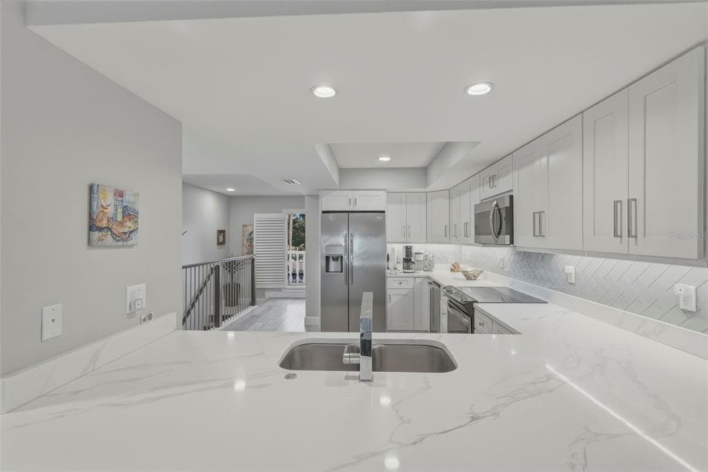 544 PINELLAS BAYWAY S TH13 photo 11