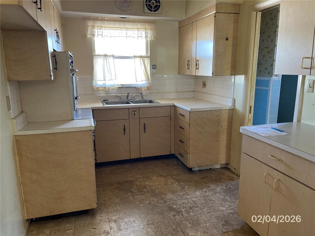 1708 CAMBRIDGE DRIVE photo 6