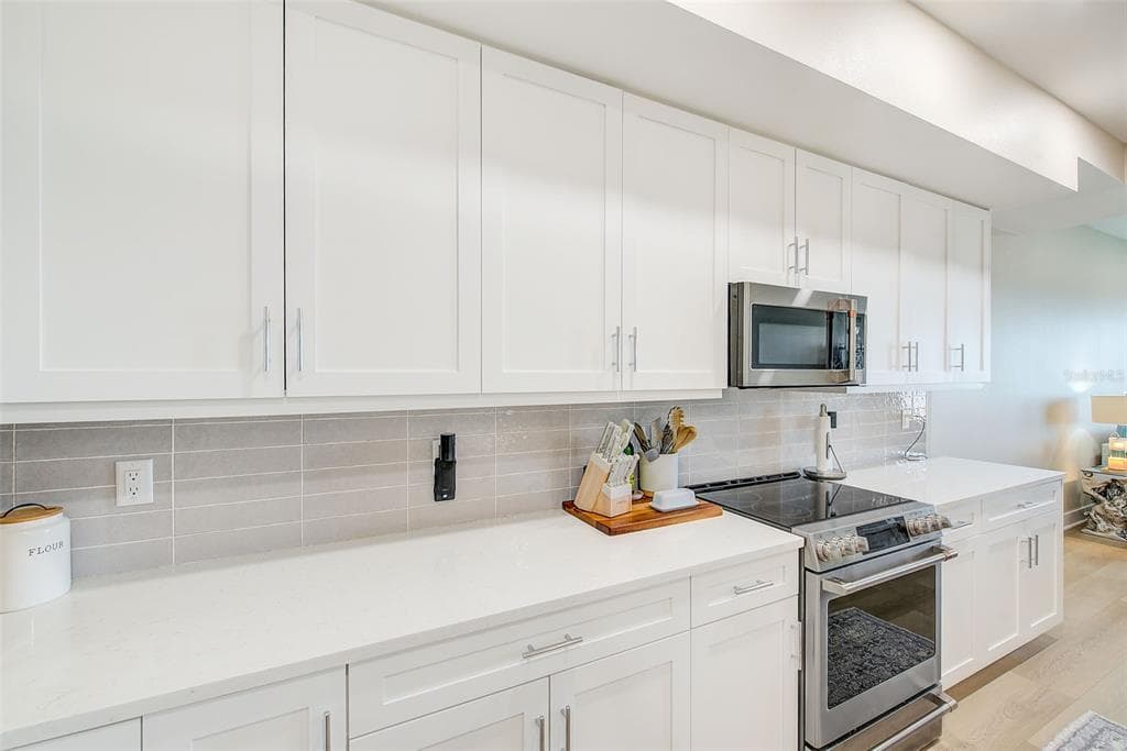 400 150TH AVENUE 504 photo 17