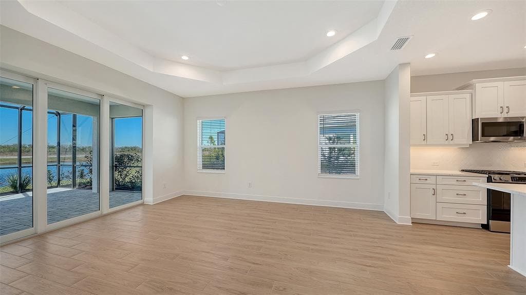 2114 SYLVESTER PALM LANE photo 9