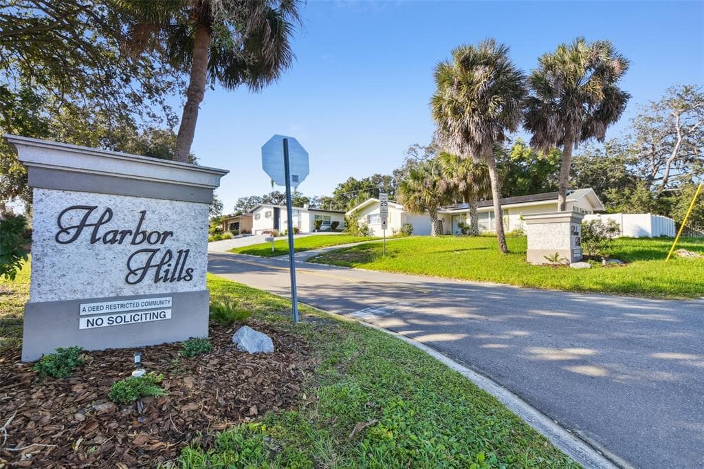 4415 CLEARWATER HARBOR DRIVE N photo 2