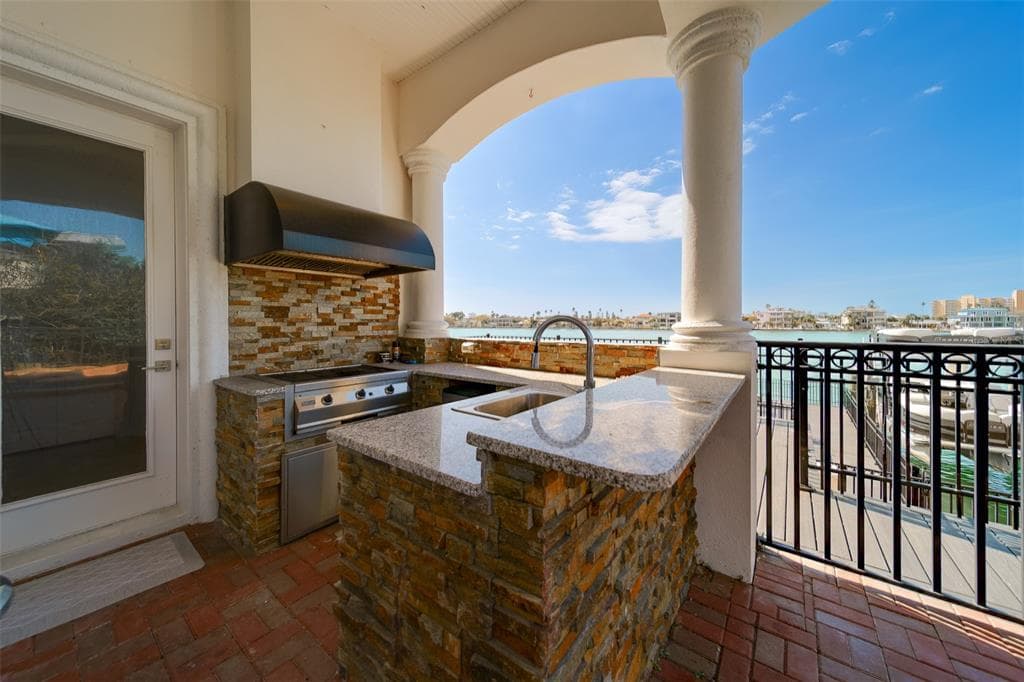 824 ISLAND WAY photo 24