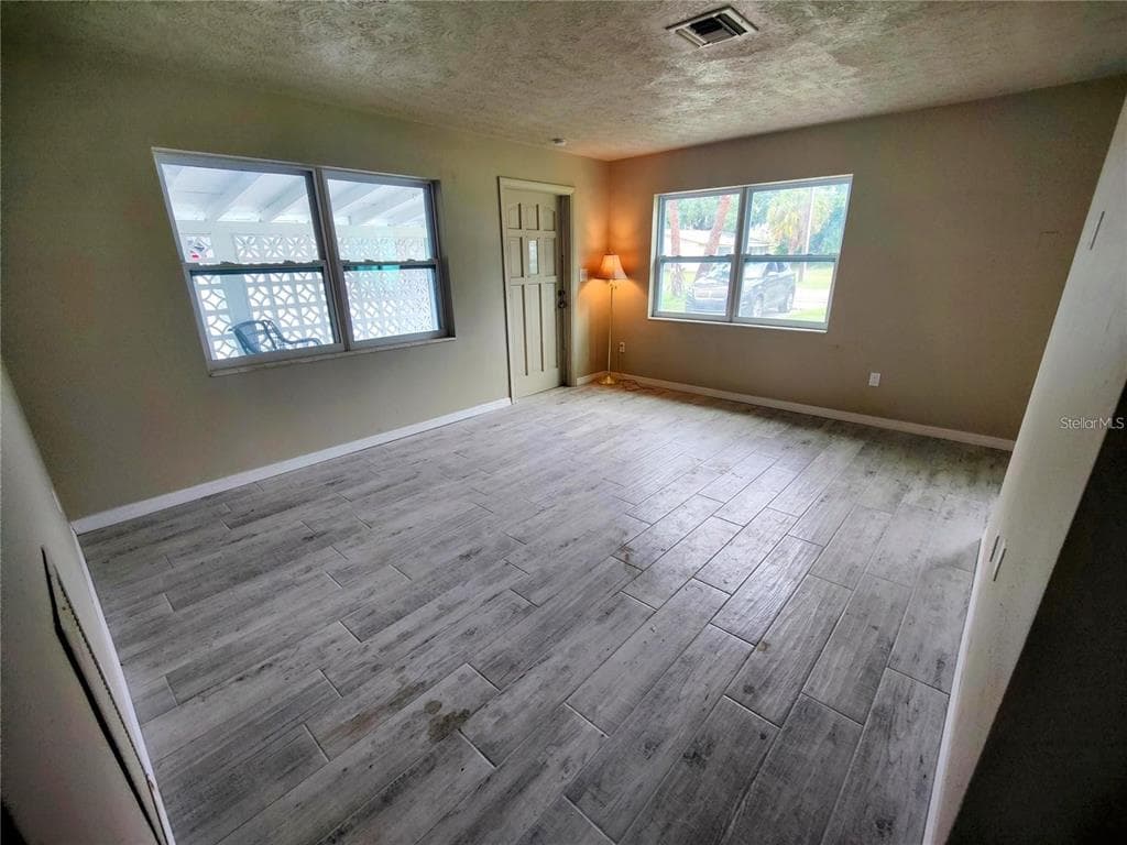 190 DANFORTH DRIVE photo 2