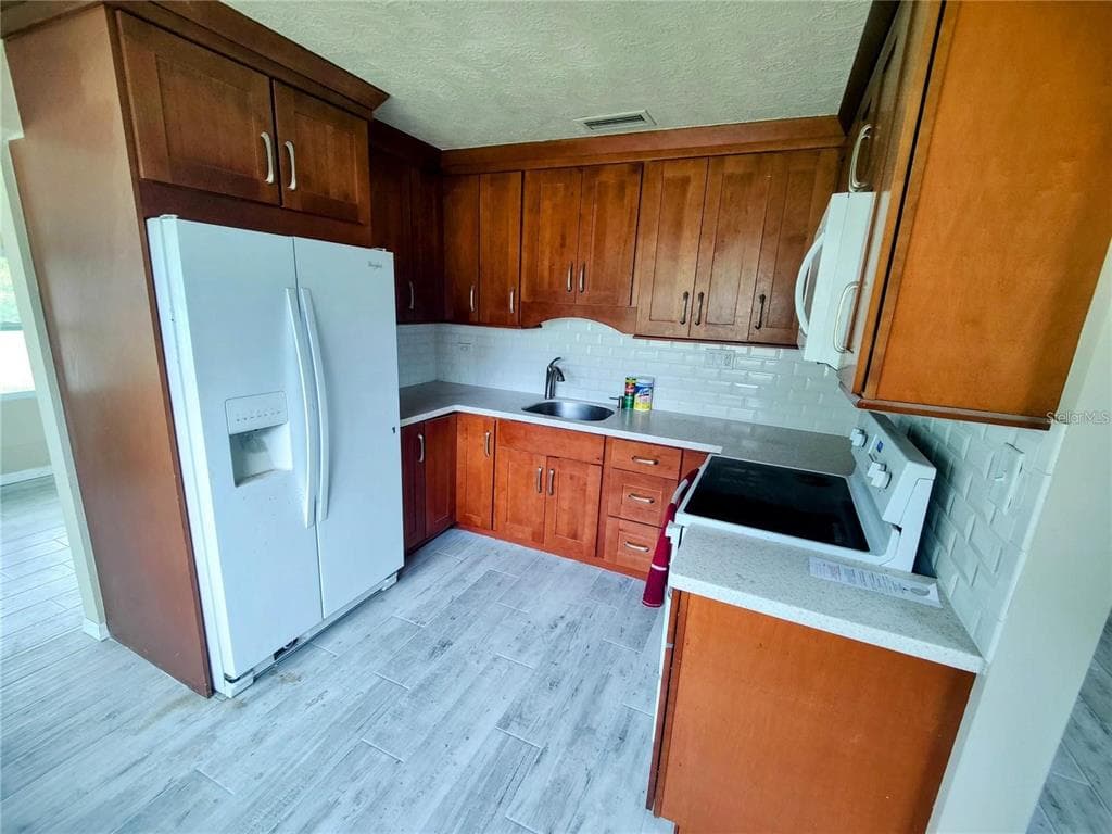 190 DANFORTH DRIVE photo 6