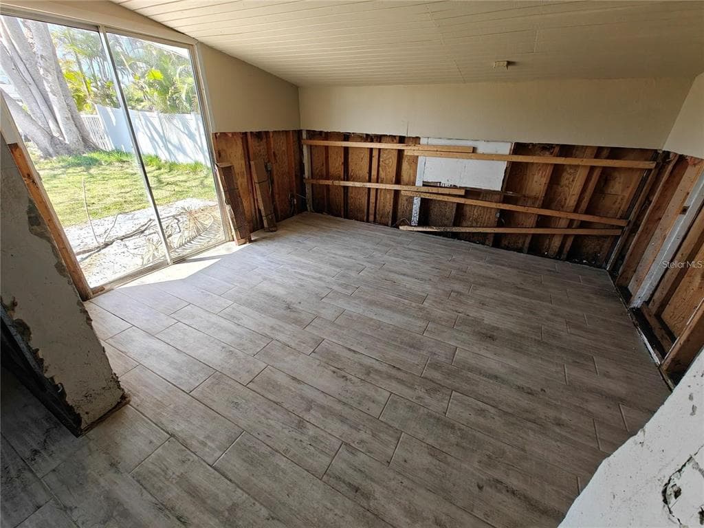 190 DANFORTH DRIVE photo 16
