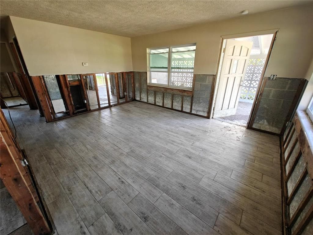 190 DANFORTH DRIVE photo 3