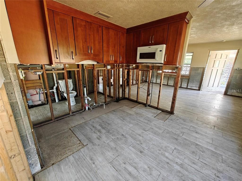190 DANFORTH DRIVE photo 8