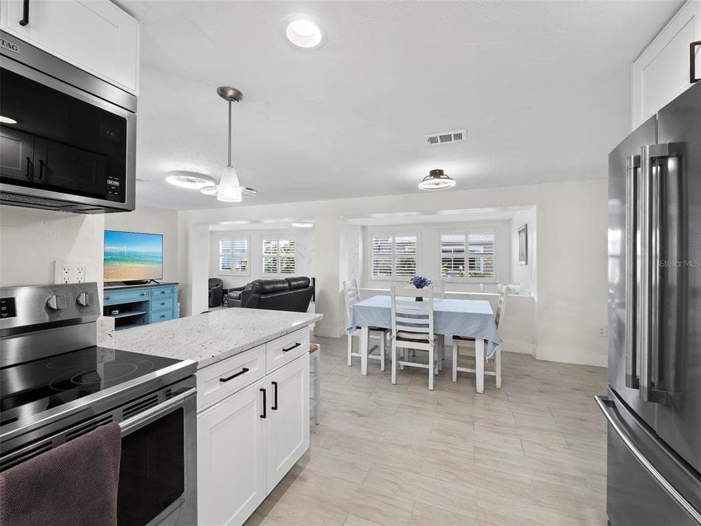 726 JUNGLE QUEEN WAY photo 13