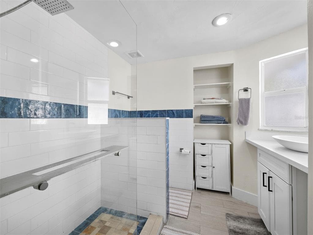 726 JUNGLE QUEEN WAY photo 24