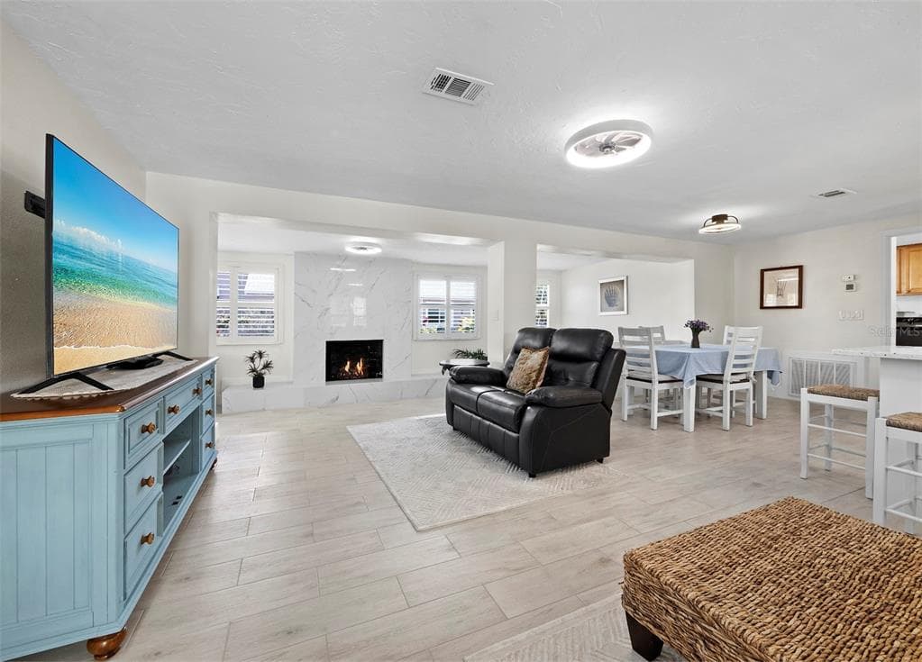 726 JUNGLE QUEEN WAY photo 4