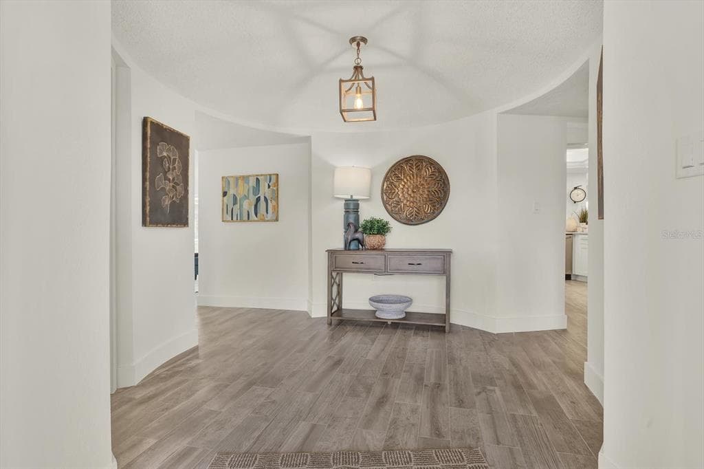 1979 IOWA AVENUE NE photo 3