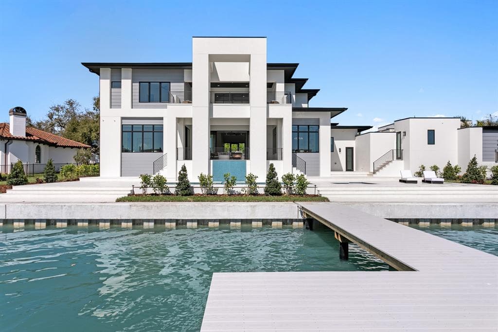 500 BARCELONA DRIVE photo 2