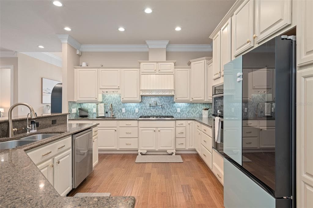 5301 CARSON STREET photo 23
