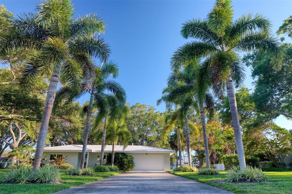 5 SHORE DRIVE photo 2