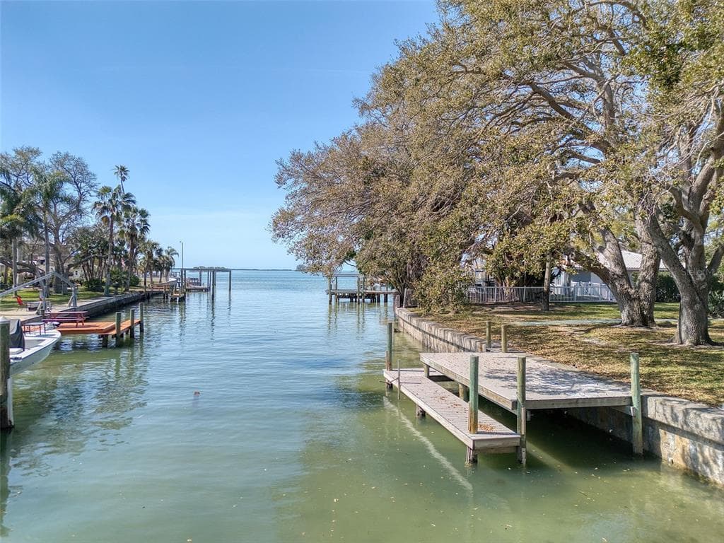 5 SHORE DRIVE photo 16