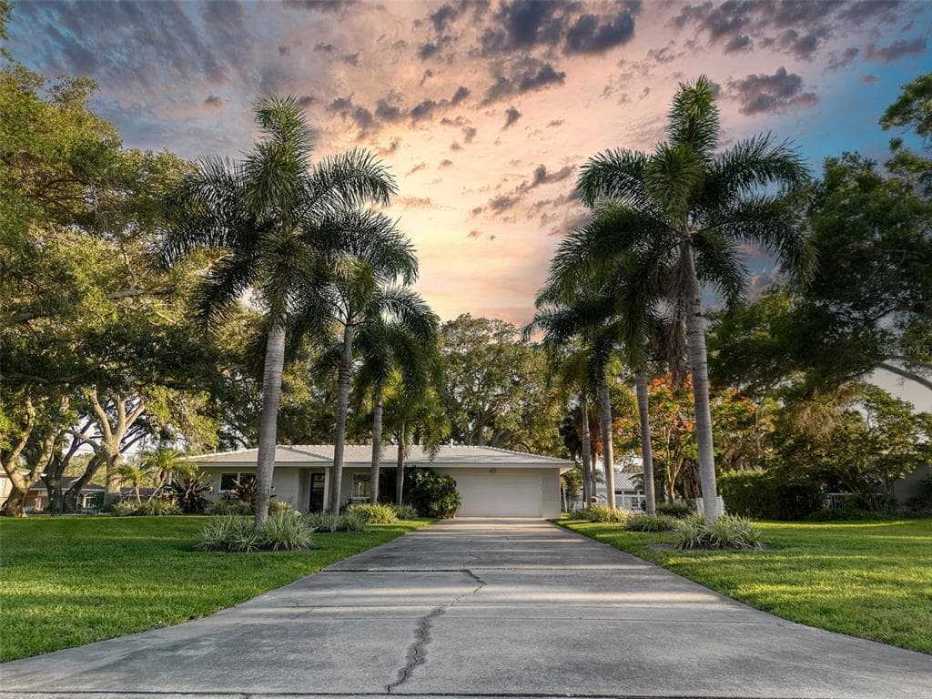 5 SHORE DRIVE photo 3