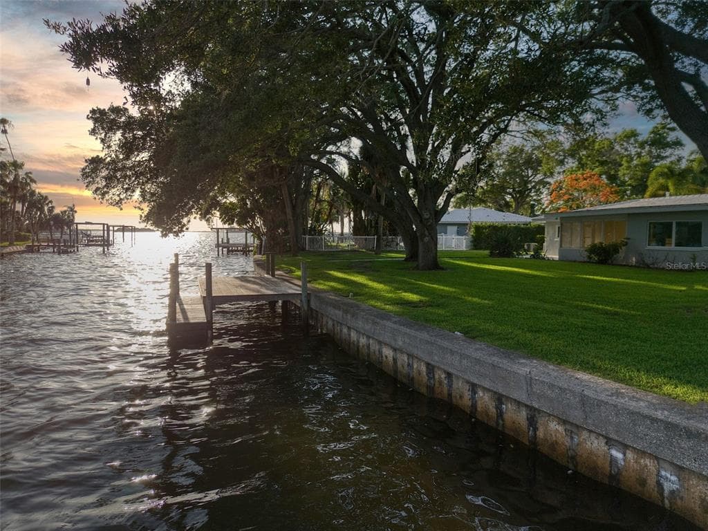5 SHORE DRIVE photo 1