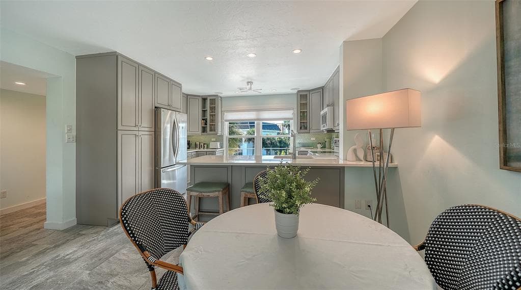 4440 EXETER DRIVE 301 photo 5