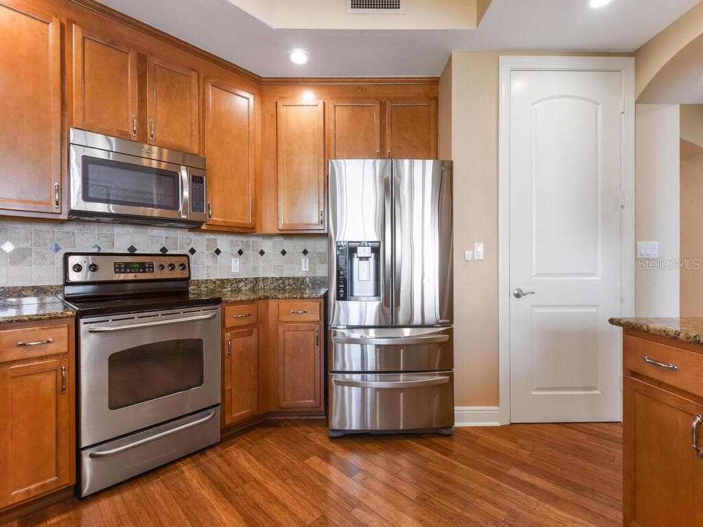 2104 W FIRST STREET 2304 photo 5