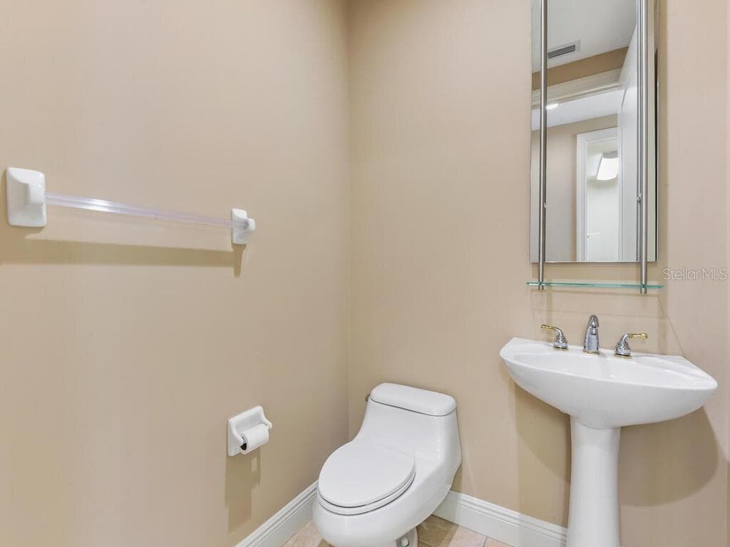 2104 W FIRST STREET 2304 photo 24