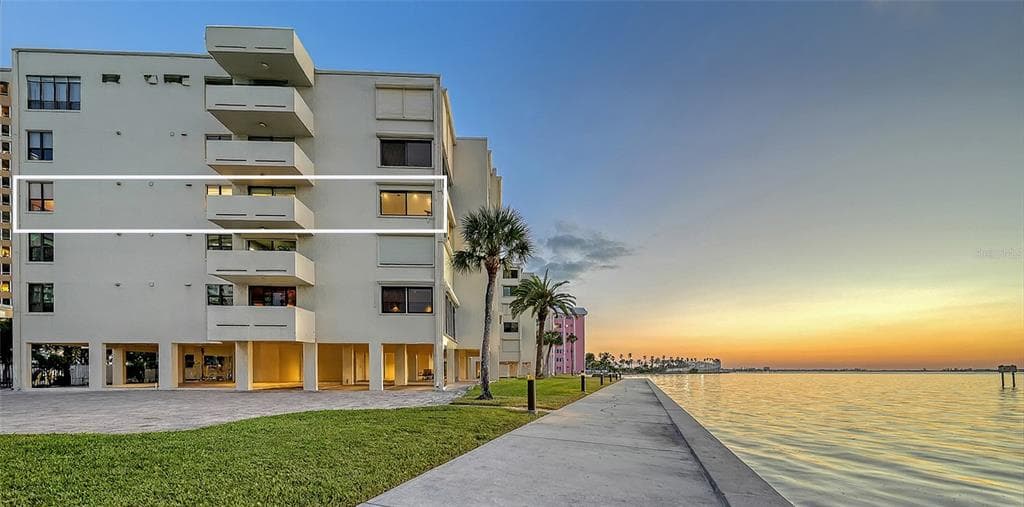 101 SUNSET DRIVE 301 photo 23
