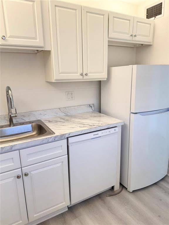 7425 BAY ISLAND DRIVE S 103 photo 17