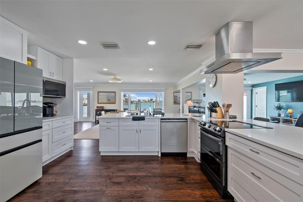 478 HARBOR DRIVE N photo 8