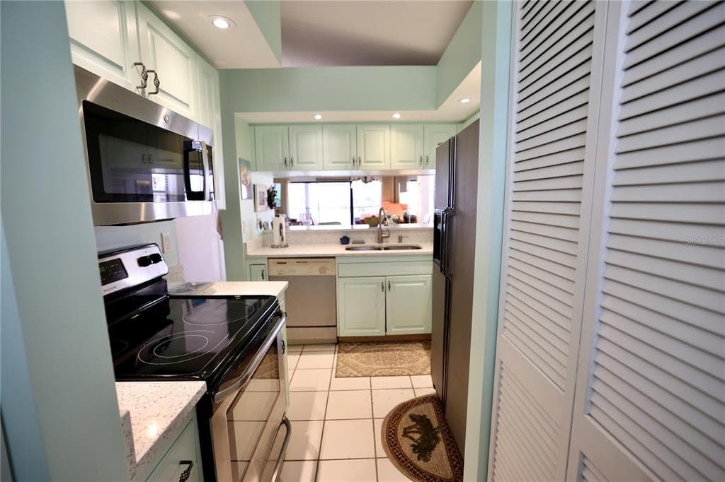 442 BOUCHELLE DRIVE 305 photo 9