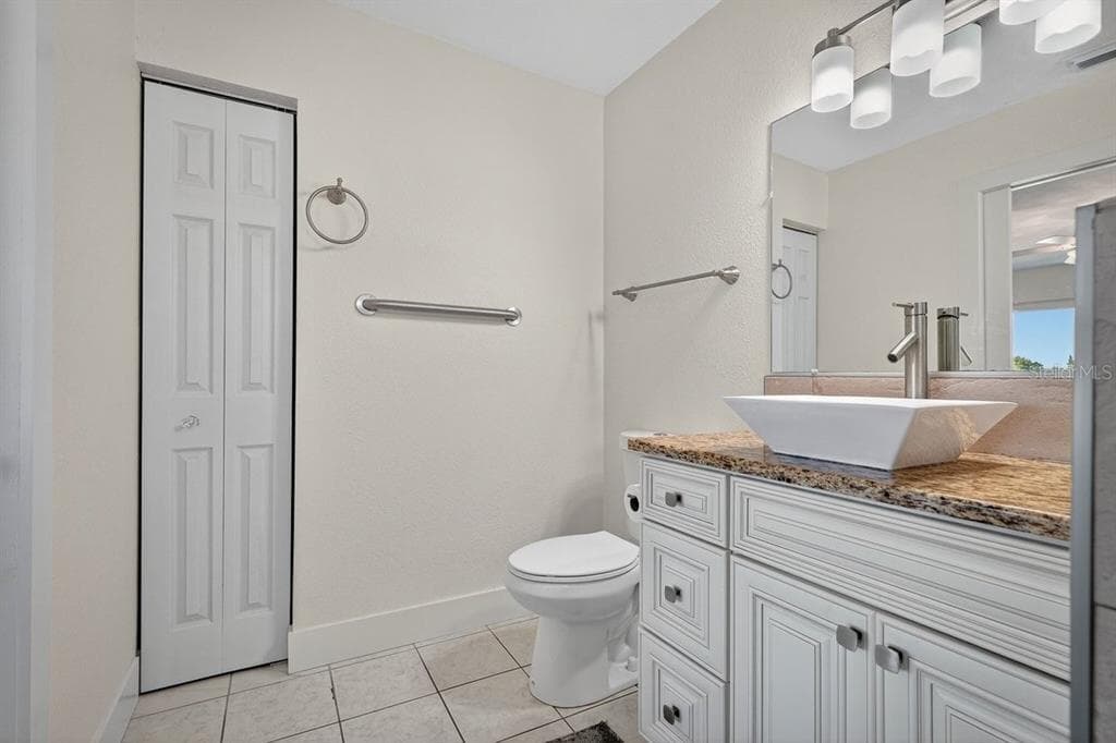 450 LAMBERT AVENUE photo 23