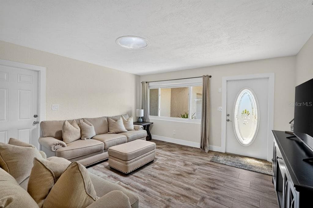 450 LAMBERT AVENUE photo 6